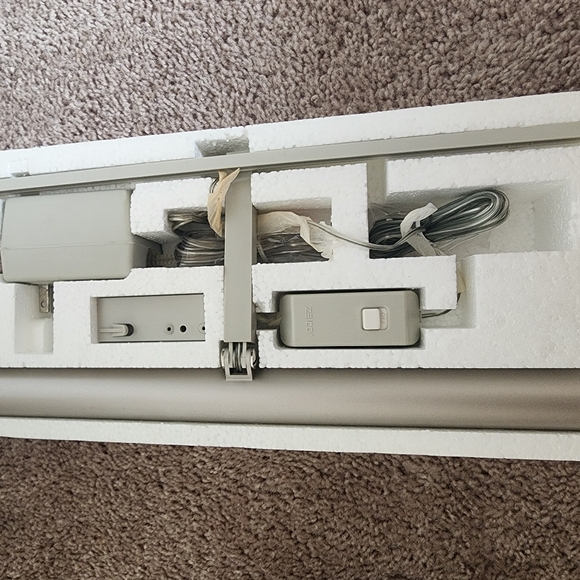 NIB Picture Light - Picture 4 of 5